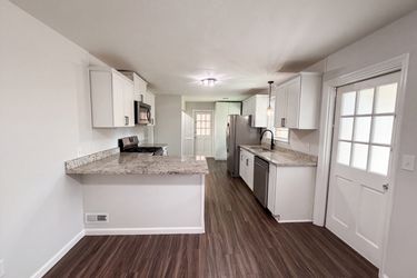 Photo 2 of 29 of 1710 Fairhaven Dr, Columbia, SC
