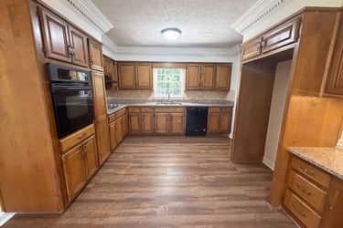 Photo 2 of 29 of 4379 Inns Brook Dr, Snellville, GA