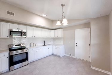 Photo 2 of 16 of 1549 Bingham Dr, Fayetteville, NC