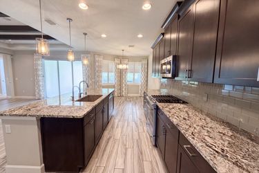 Photo 2 of 28 of 1011 Victoria Hills Dr S, Deland, FL