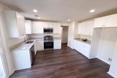 Photo 2 of 19 of 7402 Walton Hl, Fairburn, GA