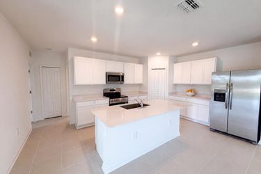 Photo 2 of 21 of 4373 River Beacon Blvd, Davenport, FL