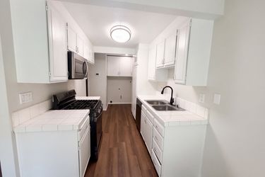 Photo 2 of 27 of 912 S Mountain Ave, Ontario, CA