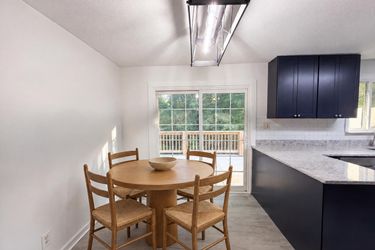 Photo 2 of 27 of 7301 Meadowbrook Cir, Knoxville, TN