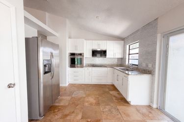 Photo 2 of 17 of 9507 Letterstone Ct, Tampa, FL