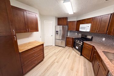 Photo 2 of 20 of 318 Floravista Dr, Webster, TX