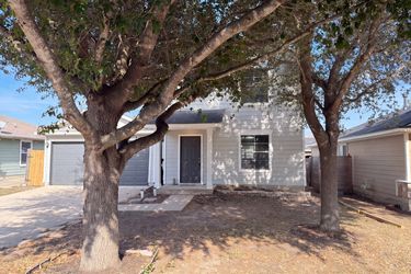 Photo 2 of 29 of 11521 Melstone Dr, Manor, TX