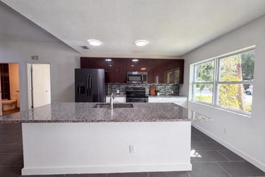 Photo 2 of 22 of 2840 S Shade Ave, Sarasota, FL