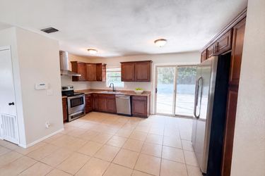 Photo 2 of 14 of 7018 Lynwood Dr, Tampa, FL