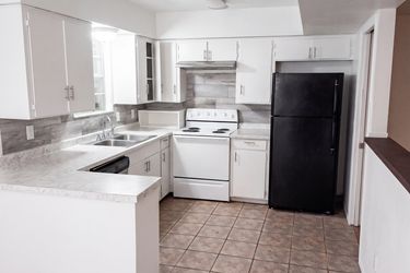 Photo 2 of 27 of 736 W Borden St, Sinton, TX