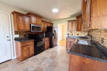 Photo 2 of 19 of 111 Beaver Creek Dr, Portland, TN