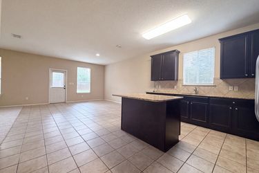 Photo 2 of 19 of 679 Trinity Mdw, San Antonio, TX