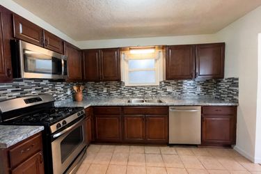 Photo 2 of 31 of 5328 Ridge Forest Dr, Stone Mountain, GA