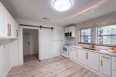 Photo 2 of 16 of 510 N Maple St, Durham, NC