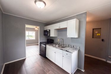 Photo 2 of 16 of 4206 E 16th St, Indianapolis, IN