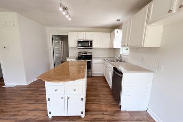 Photo 2 of 33 of 4982 Follansbee Rd, Winston Salem, NC