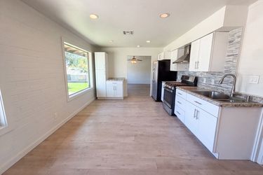 Photo 2 of 22 of 2027 W Corrine Dr, Phoenix, AZ
