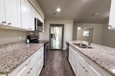 Photo 2 of 20 of 330 E Coral Way, Grand Prairie, TX