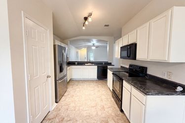 Photo 2 of 16 of 413 E Vega Ln, Killeen, TX