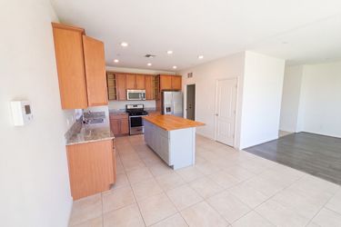 Photo 2 of 24 of 5578 E Eugenia Ave, Fresno, CA