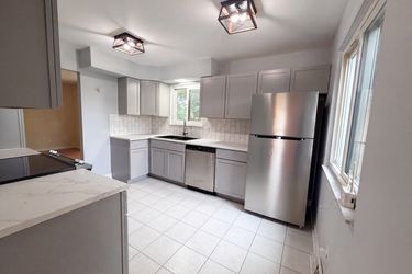 Photo 2 of 36 of 725 Lawson Dr, Westerville, OH