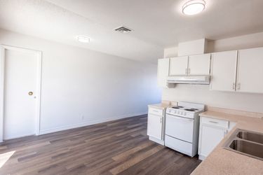 Photo 2 of 37 of 6121 Jones Cir, Las Vegas, NV