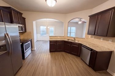 Photo 2 of 23 of 4473 Ravenwood Dr, Union City, GA