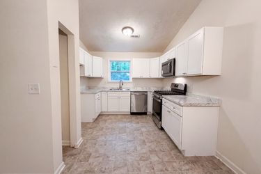 Photo 2 of 20 of 670 Marsh Ct, Jonesboro, GA