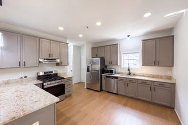 Photo 2 of 25 of 2800 Orchard Summit Ct, Hyattsville, MD