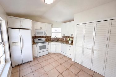 Photo 2 of 21 of 9814 Dean Cove Ln, Orlando, FL