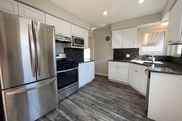 Photo 2 of 19 of 29212 Ursuline St, Saint Clair Shores, MI
