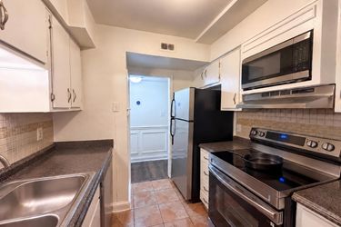 Photo 2 of 16 of 7040 Longstreet Dr, Raleigh, NC