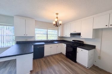 Photo 2 of 21 of 1305 W Spencer St, Plant City, FL