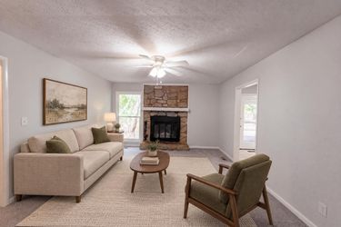 Photo 2 of 17 of 909 Axis Cir, Hope Mills, NC