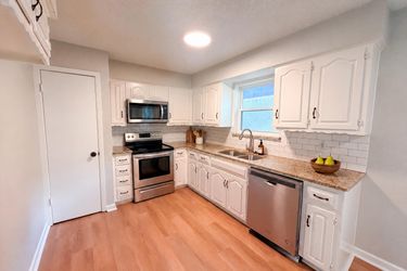 Photo 2 of 17 of 922 Meadowdale Cir, Garland, TX