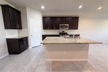 Photo 2 of 24 of 8322 Oakleaf Meadow Ct, Rosharon, TX