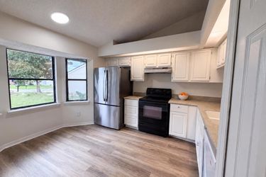 Photo 2 of 23 of 8048 Kilwinning Ln, Jacksonville, FL