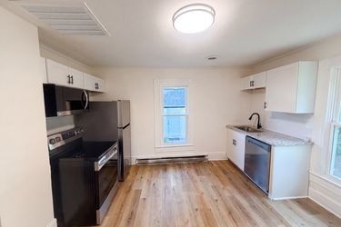 Photo 2 of 17 of 603 Cranbrook St, Greensboro, NC