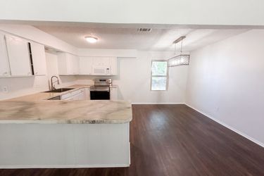 Photo 2 of 18 of 309 Applewood Ln, Hewitt, TX