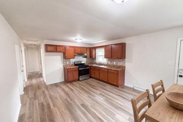 Photo 2 of 26 of 1502 W Meadowview Rd, Greensboro, NC