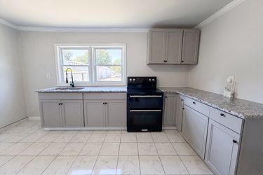 Photo 2 of 15 of 123 E Farmview St, Gastonia, NC