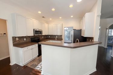Photo 2 of 27 of 8692 Hickory Creek Ct, North Charleston, SC