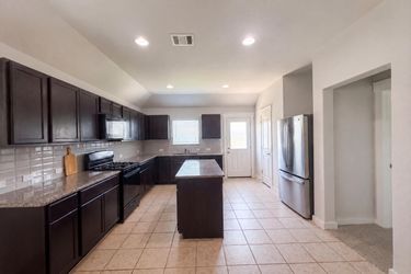 Photo 2 of 21 of 5909 Urbano Bnd, Round Rock, TX
