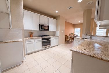 Photo 2 of 29 of 7002 Crockett Ridge Dr, Richmond, TX