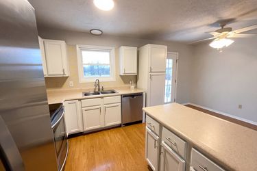Photo 2 of 19 of 6910 Troon Way, Indianapolis, IN