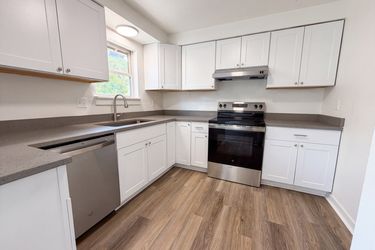 Photo 2 of 17 of 5216 SE 132nd Ave, Portland, OR