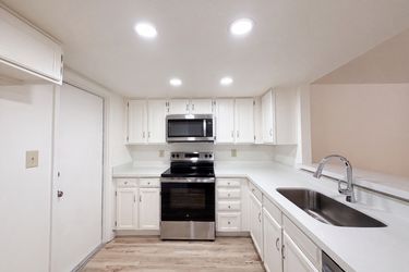Photo 2 of 19 of 5208 E Tamblo Dr, Phoenix, AZ