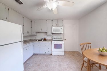 Photo 2 of 16 of 1213 S Ridgeway Dr, Cleburne, TX