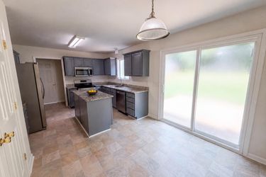Photo 2 of 17 of 5714 Waverly Lynn Ln, Charlotte, NC