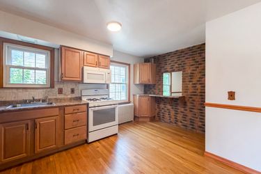 Photo 2 of 20 of 6971 Warder Dr, Cincinnati, OH